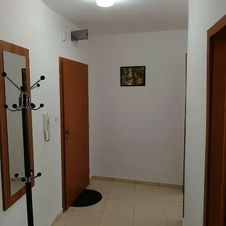 Yassen Vip Apartament *
